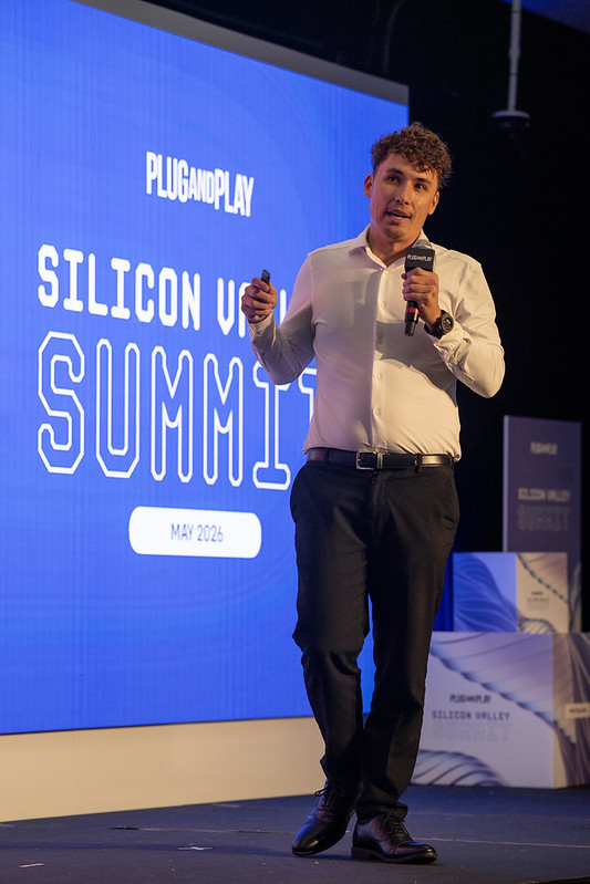 CRWD founder presenting on stage at Plug and Play Silicon Valley Summit
